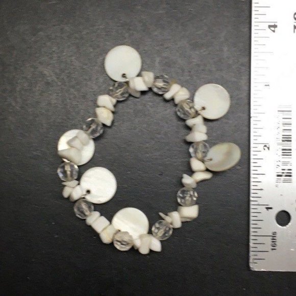 White Stretch Bracelet Disk Organic Shell Chip Clear Retro BoHo Beach - Picture 3 of 3